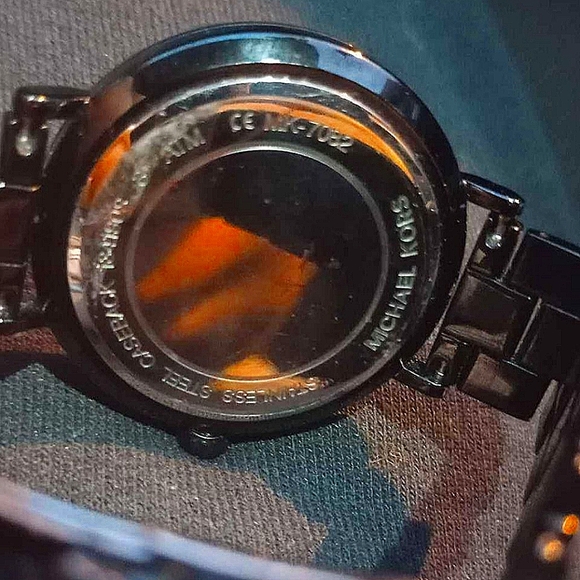 Michael Kors Watch - Picture 3 of 6